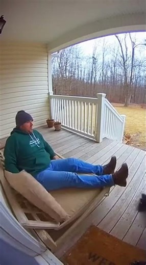 Man Wakes Up Next To BEAR!