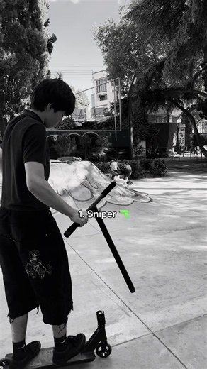 Aura tricks on scooter 🛴 #scooter #skate #trick #aura Выкладываю старые видео, пока на улице не лётная погода @davchikkkk7777☔️ @Rapa Kamirs