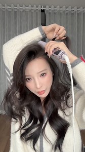 79K views · 1K reactions | Cách uốn để tóc dày và bồng bềnh #reviewlamdep #tips #beautytips #makeuptips #makeup #skincare #fyp #makeup #xuhuong Cre : jolly011009 | Tips makeup & skincare | Facebook