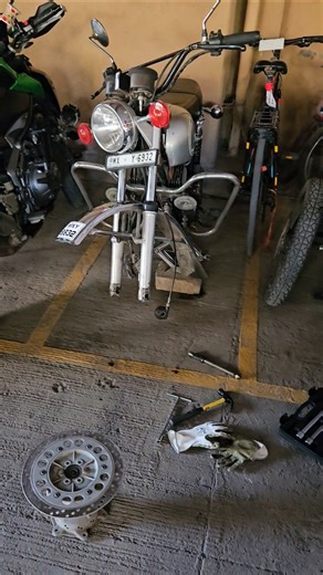 Giving the RD350 the stopping power it deserves! 🏍️💨 #RD350 #Restoration