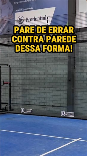 Eduardo Friedrich | Padel Inteligente on Instagram: "Quando você para de 𝐬𝐞 𝐝𝐞𝐬𝐞𝐬𝐩𝐞𝐫𝐚𝐫 na 𝐜𝐨𝐧𝐭𝐫𝐚𝐩𝐚𝐫𝐞𝐝𝐞, a sua 𝐝𝐞𝐟𝐞𝐬𝐚 melhora automaticamente no 𝐏𝐀𝐃𝐄𝐋. Com mais calma, você ganha 𝐚𝐬𝐬𝐞𝐫𝐭𝐢𝐯𝐢𝐝𝐚𝐝𝐞, toma 𝐦𝐞𝐥𝐡𝐨𝐫𝐞𝐬 decisões e joga com muito mais 𝐥𝐮𝐜𝐢𝐝𝐞𝐳, esperando o momento certo para 𝐜𝐨𝐧𝐭𝐫𝐚-𝐚𝐭𝐚𝐜𝐚𝐫. 👉 Quer aprender a jogar 𝐏𝐀𝐃𝐄𝐋 de forma 𝐢𝐧𝐭𝐞𝐥𝐢𝐠𝐞𝐧𝐭𝐞? Comece a me seguir agora e 𝐜𝐨𝐦𝐩𝐚𝐫𝐭𝐢𝐥𝐡𝐞 com seus amig