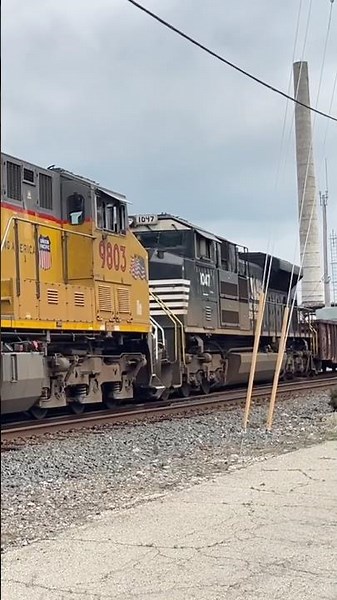 DPUs Working Hard! Diverging Tracks On CSX, JawTooth Trains