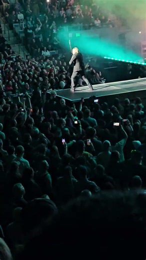 Three Days Grace- I Am Machine- Live In Fort Wayne IN