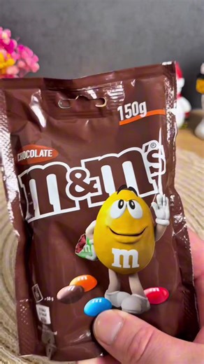 Dubai-style chocolate with M&M’s – pure colorful happiness 🍫🌈✨ #asmr #asmrsounds #chocolate #chocolatelover #dubai