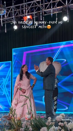 SK Snapbook 📒 on Instagram: "Jab bride ke mummy papa ho sangeet mein 🥰🫣 . . #love #sksnapbook #trending #couplegoals #viral . . Social media & content creation managed by @cnfilmsphotography . . Fyp viralreels trending reels Instagram mummy papa ki masti"