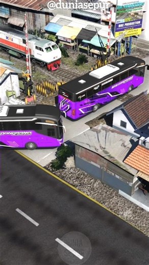 Rombongan Bus Tayo Lewati Perlintasan Kereta Api #keretaapi #trending #train #railway