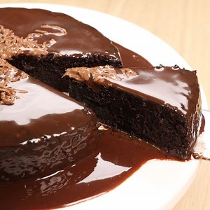 How To Cook No Bake Cake Recipe. This Cake is a Steamed Cake made of Flour, Cocoa Powder, Condensed Milk, Baking Powder, Milk, Salt and Vanilla. Coat with Chocolate ganache Made of Easy Melt Chocolate, Fresh Milk and Corn Syrup. Simple Cake that you can make at Home. #chocolatecake #nobakechocolatecake #nobakecakerecipes | FriendCheap Menu