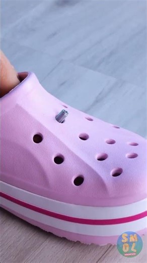 Did I just watch someone turn $2 flip-flops into a designer moment? 🥿🤔