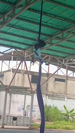 Aerialist Slips mid-Drop on Silks, Recovers with Incredible Skill