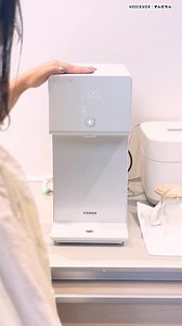 水道直結型ウォーターサーバーなら、取り付けるだけで使い放題。 重いボトルの交換や何度も給水する手間は無し！！ 冷水・温水・常温水がワンタッチで作れるから色んな用途で大活躍😆 最大3か月間【月額2,200円】でお得に試してみませんか？ | 子育てママの節約術