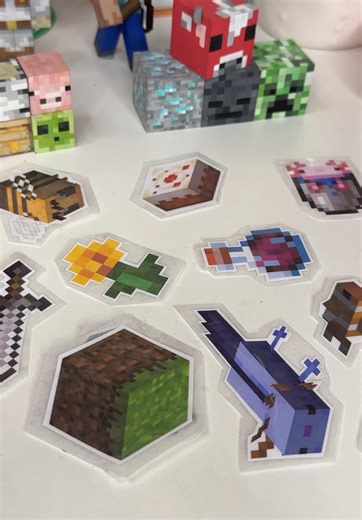 How to make minecraft stickers! 🎨🌷 #minecraftdiy #minecraftirl #art #diy #diystickers