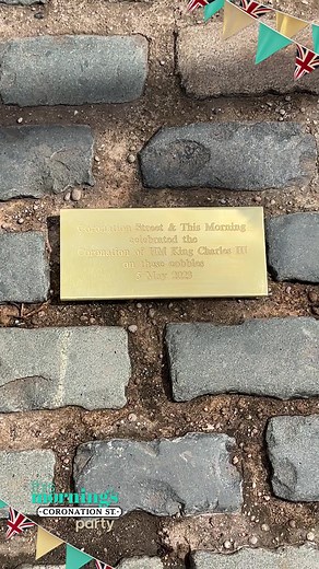 What better way to remember our coronation street party than with a commemorative plaque, which will live on the Corrie cobbles forever! Thank you to everyone at @coronationstreet for having us! ❤️ #ThisMorning #CoronationStreet #Coronation