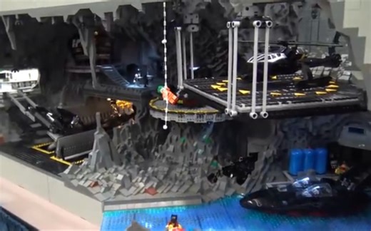乐高 蝙蝠洞 MOC Epic LEGO Batcave With Lights And Batmobiles