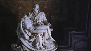Il Direttore dei Musei Vaticani, Antonio Paolucci, ci conduce alla scoperta di San Pietro, mostrandoci i tesori della chiesa più famosa di tutta la cristianità. Continua a seguirci per conoscere gli altri esperti che in “San Pietro e le Basiliche Papali 3D” ci apriranno le porte alle meraviglie di storia, arte e cultura contenuti in questi luoghi. Per saperne di più visita il sito http://www.basilicheroma3d.it/ #BasilicheRoma3D #SanPietro3D #ilmioviaggiomania Basilica di San Pietro in Vaticano B