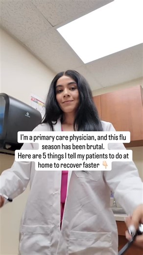 Influenza isn’t just a bad cold, it’s a systemic illness that puts stress on your lungs, heart, immune system, and energy reserves. That’s why what you do at home during those first few days actually matters for how fast (and how well) you recover. Save this for the next time you or someone in your family gets sick, and share it with someone who’s currently miserable on the couch 5 things I tell my flu patients to do at home 1️⃣ Use fever meds strategically, not randomly Acetaminophen (Tylenol) 