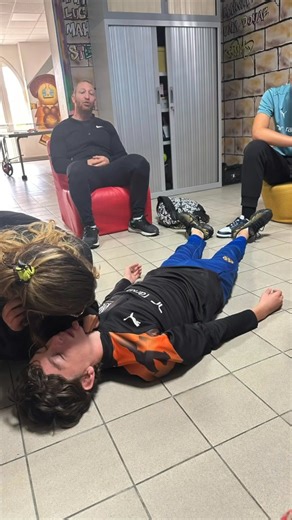 1.5K views · 39 reactions | Formation Secourisme pour les jeunes du centre Robert Mathieu. La semaine dernière, des jeunes ont eu l’occasion d’être formés aux gestes de premiers secours. ⛑️ Un premier diplôme de secourisme pouvant être utile au quotidien et pour l’avenir.  | Move&Swim | Facebook