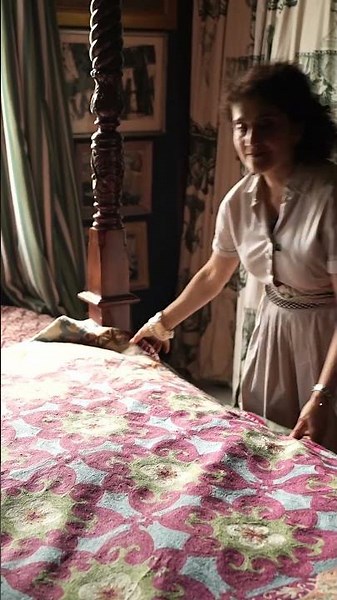 Join antique dealer and collector Farang Wren inside her colorful Hackney home ❤️