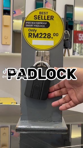Unlock your world with just a touch ☝️ Our IP65 waterproof smart padlock doesn't fully eliminate the values of traditional padlock but we modernise it to make it easier for your daily life ❤️ - Fingerprint ✅️ - App control ✅️ - Classic physical C-key ✅️ RRP : RM 228 ❌️ Promo price : RM 199 ✅️