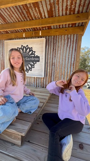 🎄💐 These sweet girls know what their mama REALLY wants for Christmas… A Petaluma Gardens gift certificate! 😉 Give the gift of spring blooms: ✨ Harvest Joy – 4 Bouquet Certificate: $150 ✨ $50 Gift Certificate Skip the chaos. Give flowers. Be the favorite. 🌸🎁 Message me Friday to snag yours!! #PetalumaGardens #HarvestingJoy #BeTheFavorite #ShopLocalChristmas #FlowerPeople #SouthAlabamaGrown #GiftCertificateSeason #BloomSeasonIsComing #SupportSmallFarms | Petaluma Gardens