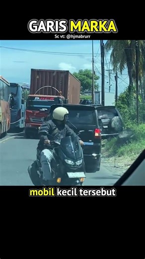 SUPIR TRUK MEMARAHI MOBIL KECIL YANG NGEBLONG DI KEMACETAN #shorts