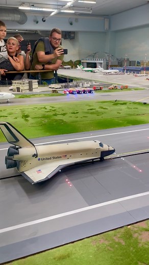 12M views · 113K reactions | Space shuttle landing 殺 #nasa #airplane #airport #modelbuilding #spacex | Miniatur Wunderland | Facebook