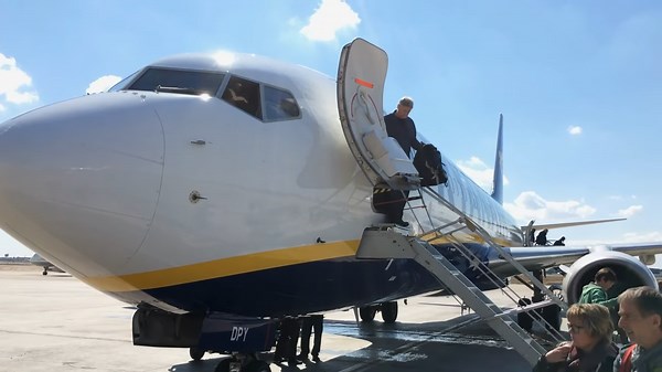 8 essentials you need for a long flight