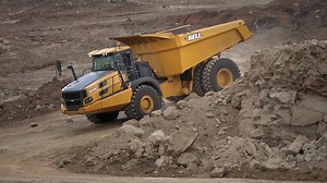 Dumper Articulado Bell B60E - Articulated Dump Truck. #BellEquipment #Bell #Dumper http://www.bellequipment.com/en/about-us/latest-news/b60e-the-bell-all-weather-alternative-to-rigid-trucks | Mining & Construction Trucks/Vehicles