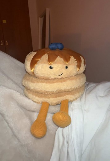 New addition Maple the pancakes 🥞 🫐 #spain #trending #fyp #livingabroad #jellycat #jellycatcollection #jellycats #jellycatlondon #jellycathaul #jellycatshop #jellycatbunny #jellycatshopping #jellycatcollector #jellycattoys #jellycatpancakes #pancakes #blueberry #sonnyangel #sonnyangels #collection #collector #probablyneededahug #pancake