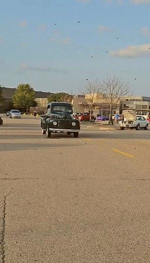 1948 First Generation Classic Green Ford F-Series Pickup Truck Drive By Engi #classiccarshow #classiccarsdaily #classiccarsofinstagram #classiccars #classiccarspotting | USA Lover