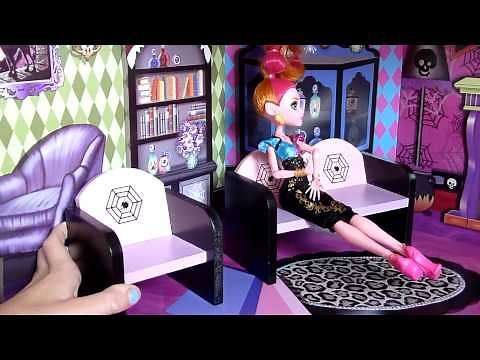 "Monster High" Haunted Mansion Doll House Review