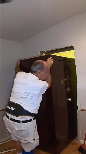 EXPERIENCED MOVERS LOADING AN 1,600 lb GUN SAFE INTO A TRUCK
