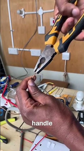 Stranded vs. Solid Wire: Electrical Connection Explained #shorts