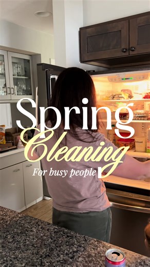 Day 4: wipe out your fridge! Don’t go crazy here unless you have the time or your fridge is really dirty. Just do the best you can! #30ways30days #springcleaning #deepcleaning #cleaningmotivation #kitchendeepclean