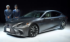 The 2017 Lexus LS Is Somehow Better Than the Newer 2018 Model