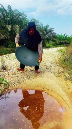Gold Panning Techniques for River Wall Discoveries
