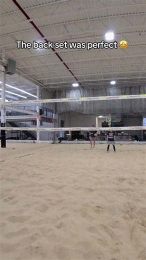Mastering the Back Set in Beach Volleyball