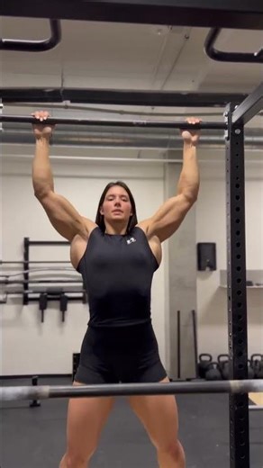 Insane Upper Body Strength: Muscular Woman Pull-Up Motivation