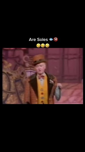 Jim Davidson in Sinderella Pantomime with Catchy Song