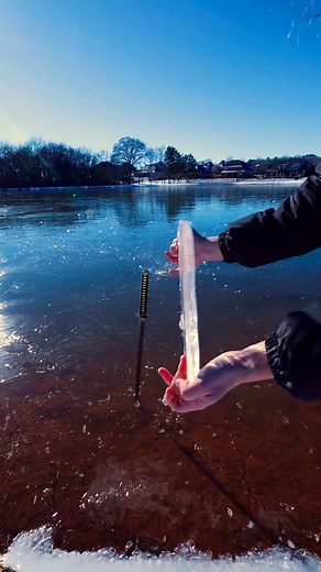 Ice breaking on ice actually sounds like legos…😳 #asmr #ice #katana