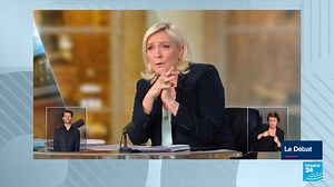 Débat d'entre-deux-tours 🇫🇷 : alors que Marine #LePen se prononce pour l'interdiction du port du voile dans l'espace public, Emmanuel #Macron s'alarme : "Vous allez créer la guerre civile si vous faites cela. La France, patrie des Lumières, serait le premier pays au monde à interdire les signes religieux dans la rue." | FRANCE 24