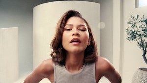 ZENDAYA LOOKS HOT IN NEW MODELING CAMPAIGN FOR SMARTWATER
