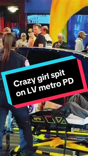 Girls dancing in the middle of the street. 2v1 but metro wins again. #fremont #fyp #fyf #lasvegas #fight @Fremont Street Experience @🐷Bboyzlv🍤 @LVMPD