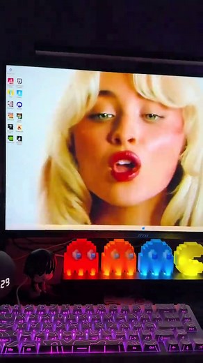 Sabrina Carpenter Gaming Setup and Wallpapers