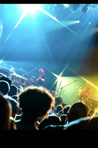 This is completely insane. This jam is mind blowing. Phish performing “Chalk Dust Torture” on October 9, 2026 in Jacksonville, Florida @officialphish #Phish #JonFishman #TreyAnastasio #MikeGordon #PageMcConnell