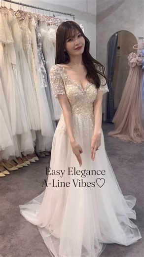 DRESS PRODUCTION on Instagram: "⠀ㅤㅤㅤㅤㅤㅤㅤㅤㅤㅤㅤㅤㅤ 抜け感のある 甘すぎないAラインドレス♡ ⠀ ⠀ ⠀ ⠀ ＊＊＊＊＊＊＊＊＊＊＊＊＊＊＊＊＊＊＊＊＊＊ 当店ではお客様のお身体の採寸サイズに合わせて、 お客様のためだけにいちからドレスを仕立てる サイズオーダー（セミオーダー）は 無料となっております。 また首周りのデザイン変更や裏地の色変更、 背中の開きの変更など 簡単な変更は無料〜承ります。 当店基本的にはネットショップですので、 お身体の採寸さえお客様自身で測っていただければ 遠方からでももちろんオーダーいただけます。 採寸や丈のことなどわからないことがあれば、 DMやLINEでお問い合わせいただければご回答いたしますので、お気軽にご相談くださいませ。 サロンの予約がとりづらい状況が 続いており申し訳ございません。 料金はかかりますが、郵送での試着は 常時承っておりますので ぜひご検討ください。 ＊＊＊＊＊＊＊＊＊＊＊＊＊＊＊＊＊＊＊＊＊＊ ㅤㅤㅤㅤㅤㅤㅤㅤㅤㅤㅤㅤㅤ ㅤㅤㅤㅤㅤㅤㅤㅤㅤㅤㅤㅤㅤ ㅤㅤㅤㅤㅤㅤㅤㅤㅤㅤㅤㅤㅤ #フォトウエテ