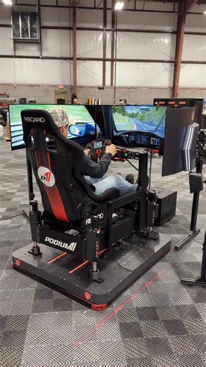 P1 racing simulator with 6DOF Vero Motion? Yes please. 🏎️ 💨 | Podium 1 Racing