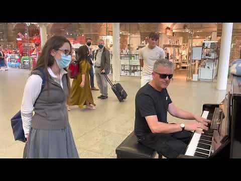 Girl Inspires Amazing Public Piano Improvisation