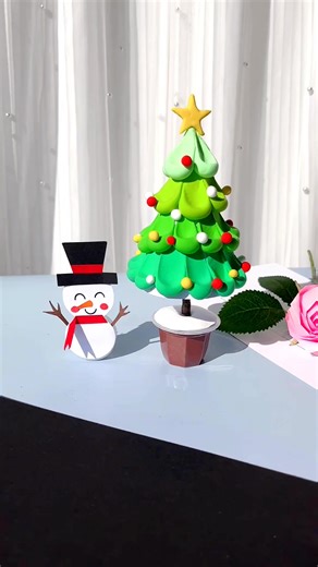 27K views · 207 reactions | The Christmas tree made of jelly shells is simple and beautiful. Try it with your children #handmade #diy #parentchild #handcraft #turnwasteintotreasure #kindergarten #handmade #creative #Christmas #chrismastree paper craft ideas | paper craft ideas | Facebook