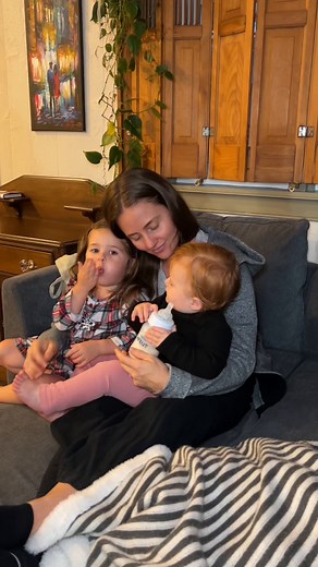 Find out why this mom chooses Philips Avent Anti-colic bottle with AirFree vent. What’s your little one’s favorite feature of this bottle? 🍼 | Philips Avent