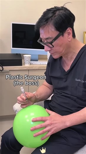 Plastic Surgeon Office Roles: Assistant to Manager